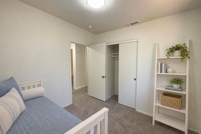 Photo 11 of 20 of 3008 Lerwick Rd, Sacramento, CA