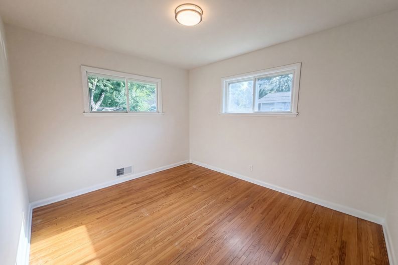 Photo 12 of 20 of 2128 Ronald Ave, White Bear Lake, MN