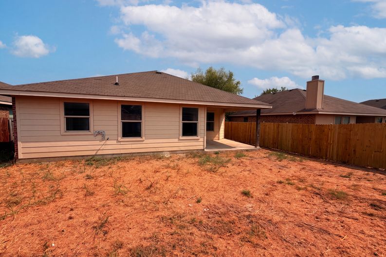 Photo 5 of 17 of 2011 Allyson Dr, Heartland, TX