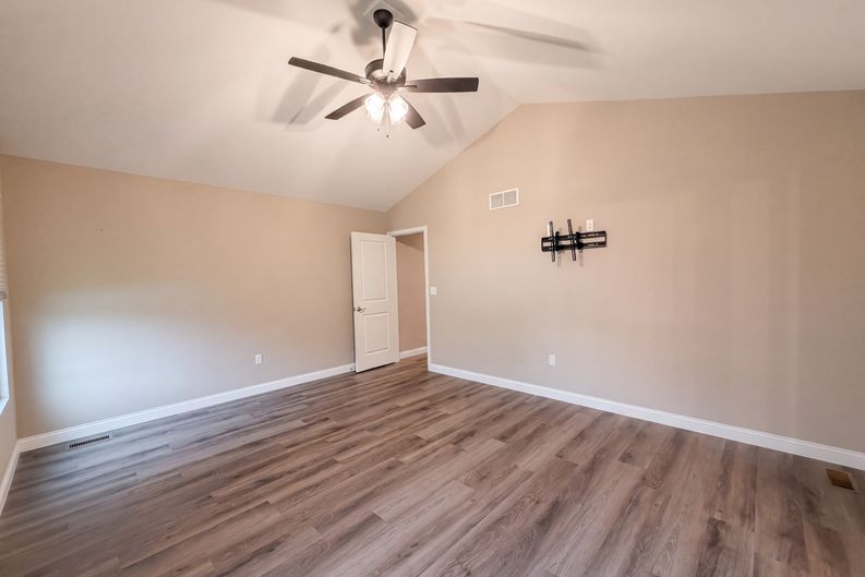 Photo 9 of 20 of 217 Emerald Way W, Granite City, IL