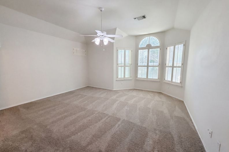 Photo 10 of 24 of 117 Brentwood Dr, Georgetown, TX