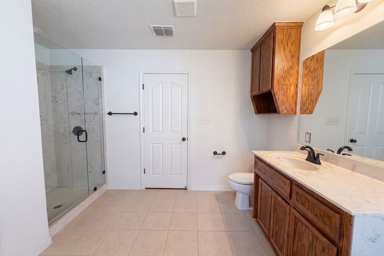 Photo 9 of 17 of 5415 Foxhill Rd, Temple, TX