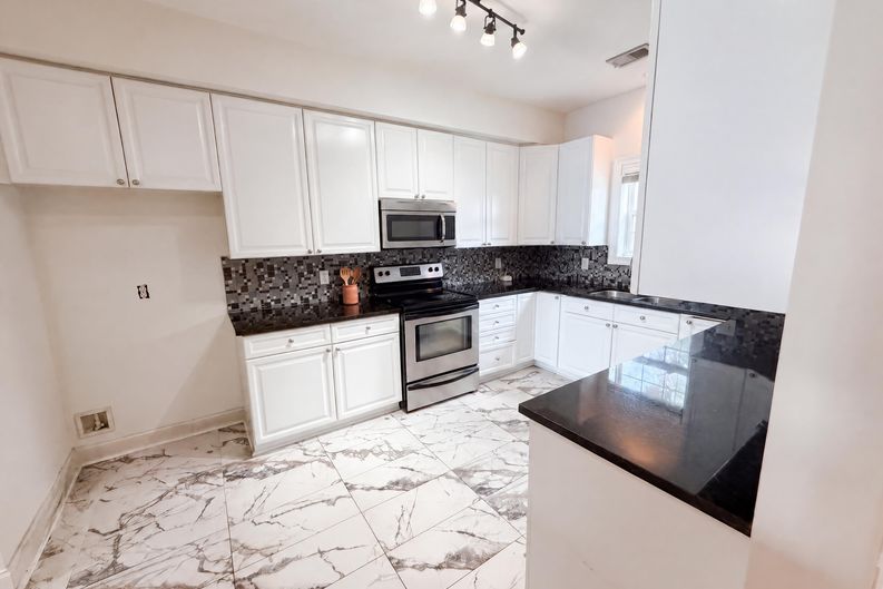 Photo 18 of 21 of 4933 Lake Palmetto Ln, North Charleston, SC