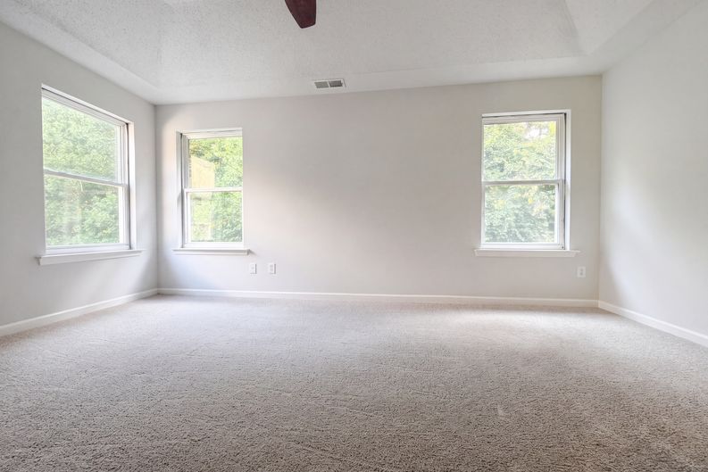 Photo 4 of 18 of 2502 Harwood Hills Ln, Charlotte, NC