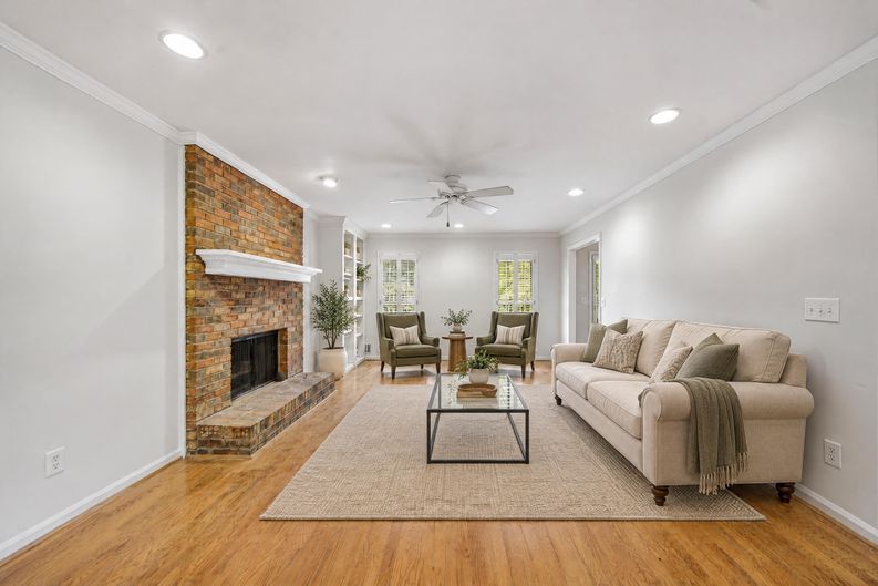 Photo 6 of 32 of 2690 Shadow Pine Dr, Roswell, GA