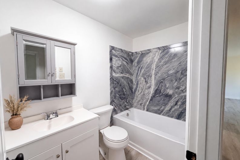 Photo 19 of 27 of 7301 Meadowbrook Cir, Knoxville, TN