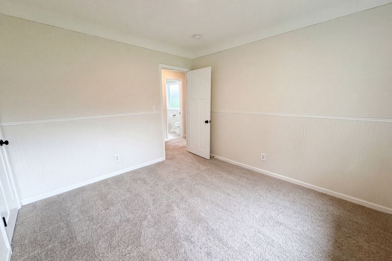 Photo 4 of 27 of 1695 Abell St, Maplewood, MN