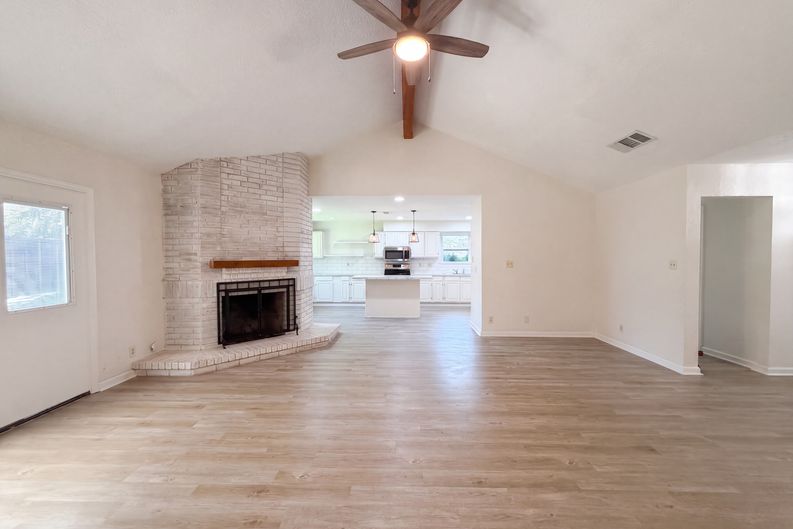 Photo 3 of 18 of 4107 Rock Ct, Temple, TX