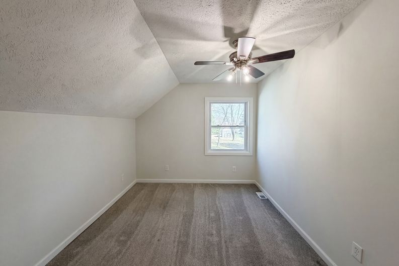 Photo 4 of 18 of 740 1/2 N Main St, Tipton, IN