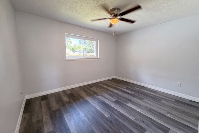 Photo 11 of 21 of 9314 Deanwood St, Houston, TX