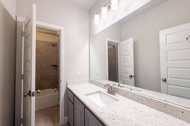 Photo 8 of 46 of 1208 Redbud St, Howe, TX