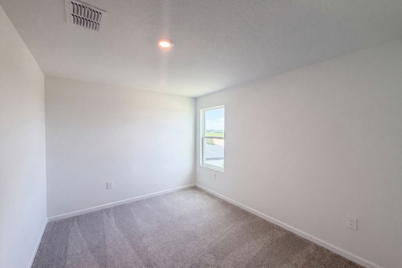Photo 16 of 21 of 4373 River Beacon Blvd, Davenport, FL