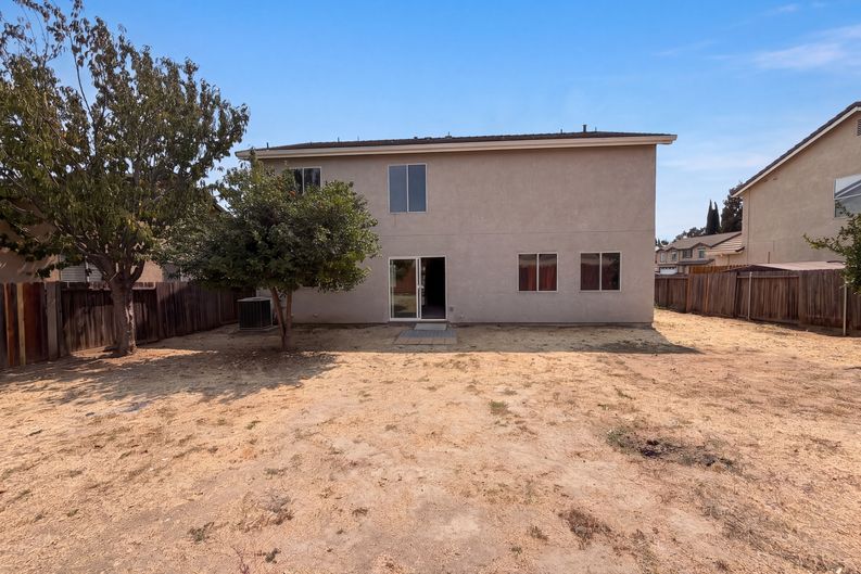 Photo 5 of 31 of 2155 Watercourse St, Stockton, CA