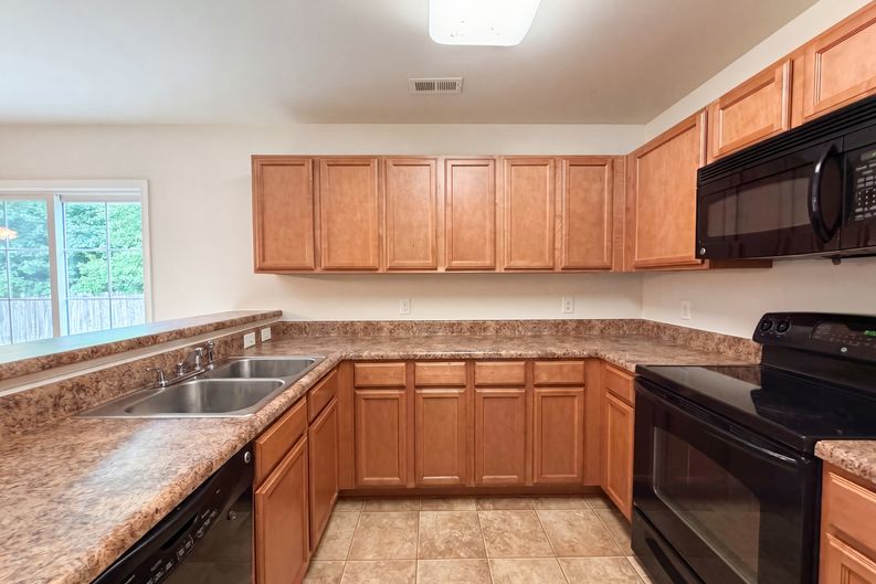 Photo 8 of 26 of 5503 Hardie Farm Dr, Greensboro, NC