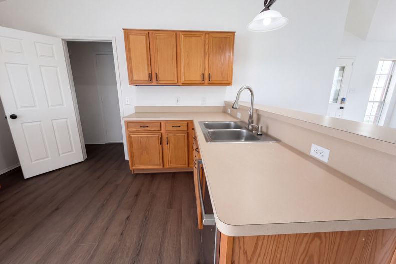 Photo 10 of 31 of 1033 Olivewood Ln, Fort Worth, TX