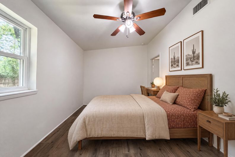 Photo 9 of 20 of 1805 Brookview Dr, Arlington, TX