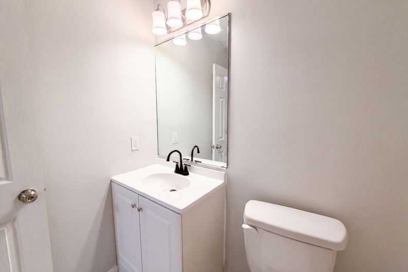 Photo 14 of 25 of 4614 Hickory Grove Rd, Mount Holly, NC