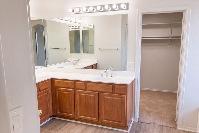 Photo 14 of 46 of 8386 W Palo Verde Ave, Peoria, AZ