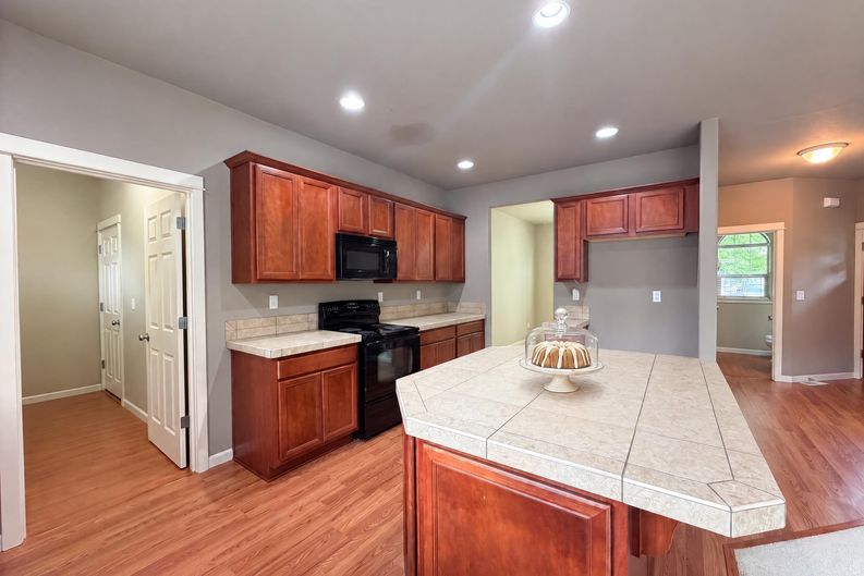 Photo 9 of 23 of 1724 SW Willowview Ter, Beaverton, OR