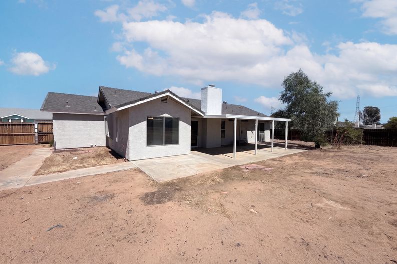 Photo 5 of 18 of 13561 Glacier Cir, Hesperia, CA