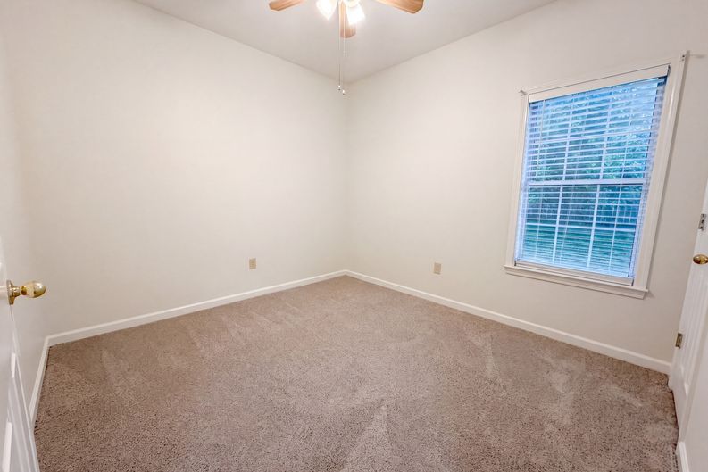 Photo 15 of 20 of 101 Cambridge Pointe Dr, Alabaster, AL