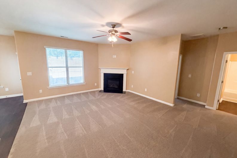 Photo 6 of 23 of 2471 Quincy Loop, Fairburn, GA