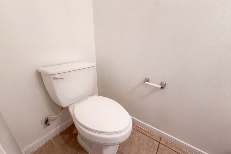 Photo 9 of 43 of 7618 Crescent Lake Ct, Rosenberg, TX