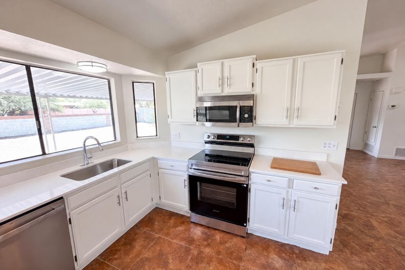 Photo 6 of 18 of 5840 N Belbrook Dr, Tucson, AZ