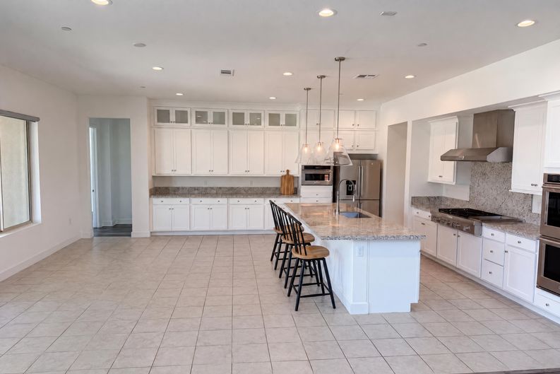Photo 11 of 43 of 17698 Col Ranch Dr, Riverside, CA