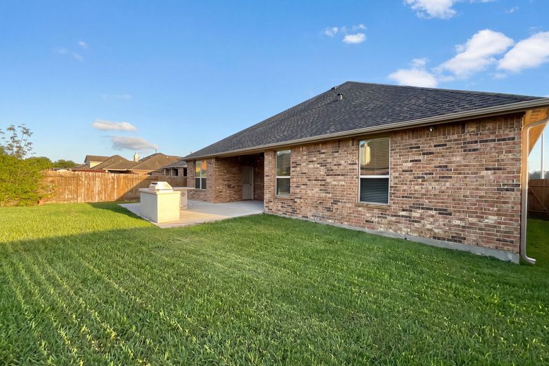 Photo 5 of 19 of 21205 Timber Bluff Ln, Porter, TX