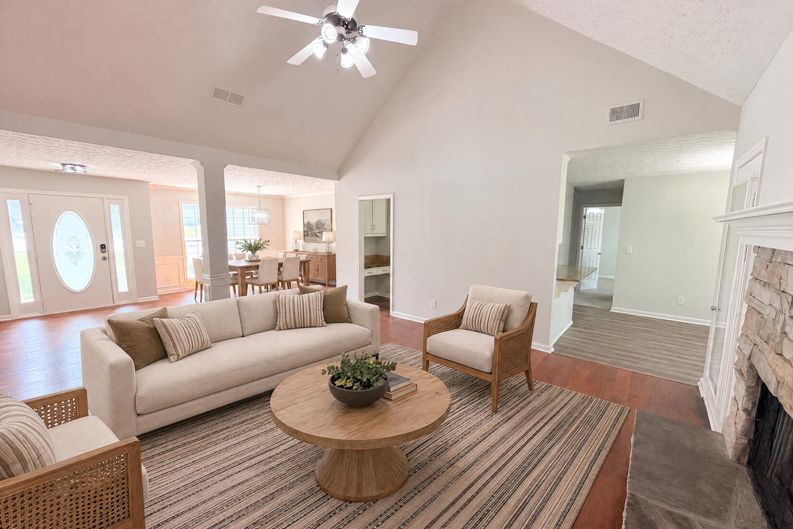 Photo 3 of 35 of 1396 Bramlett Forest Ct, Lawrenceville, GA