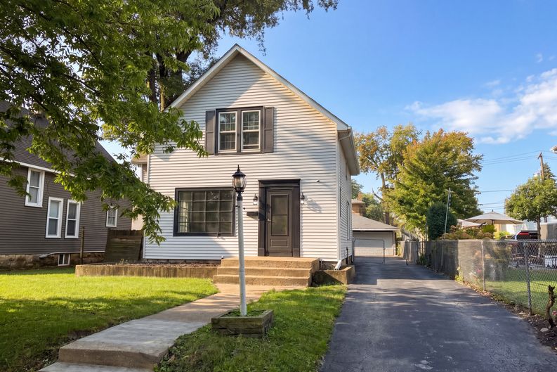 Photo 6 of 77 of 9 Blackman Ave, Joliet, IL