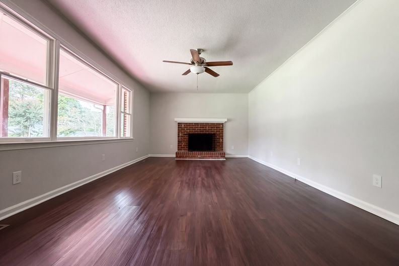 Photo 3 of 19 of 1311 Brucemont Dr, Garner, NC