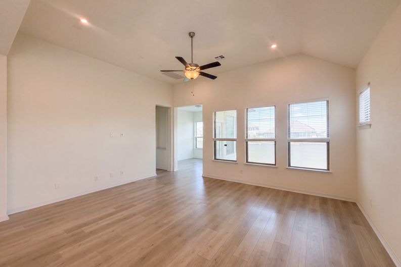 Photo 6 of 24 of 4437 Shady Hill Ln, Pflugerville, TX
