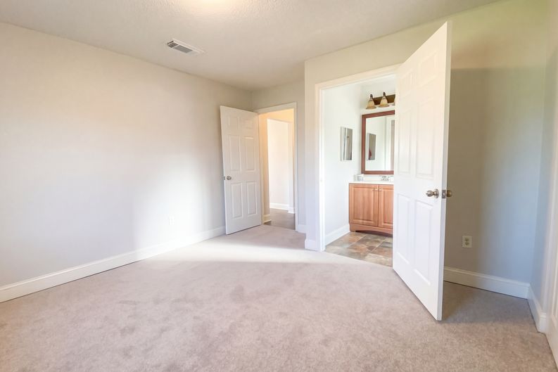 Photo 4 of 18 of 505 Mount Vernon Dr, La Place, LA