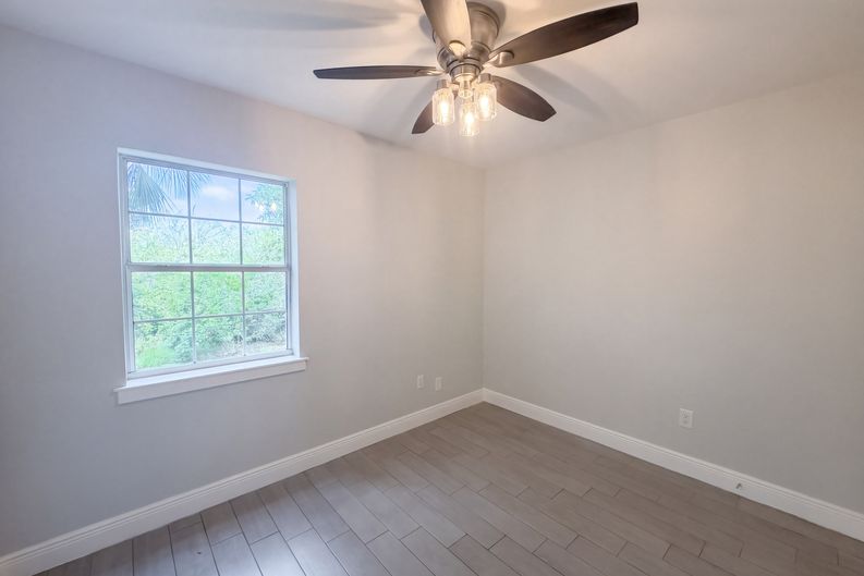 Photo 9 of 21 of 1610 Stevensons Dr, Clearwater, FL