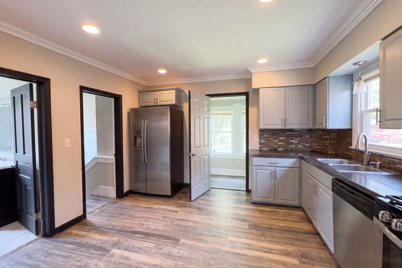 Photo 9 of 32 of 608 Howland Ave, Toledo, OH
