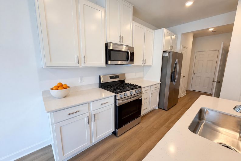 Photo 8 of 22 of 3022 Basswood St, Little Canada, MN