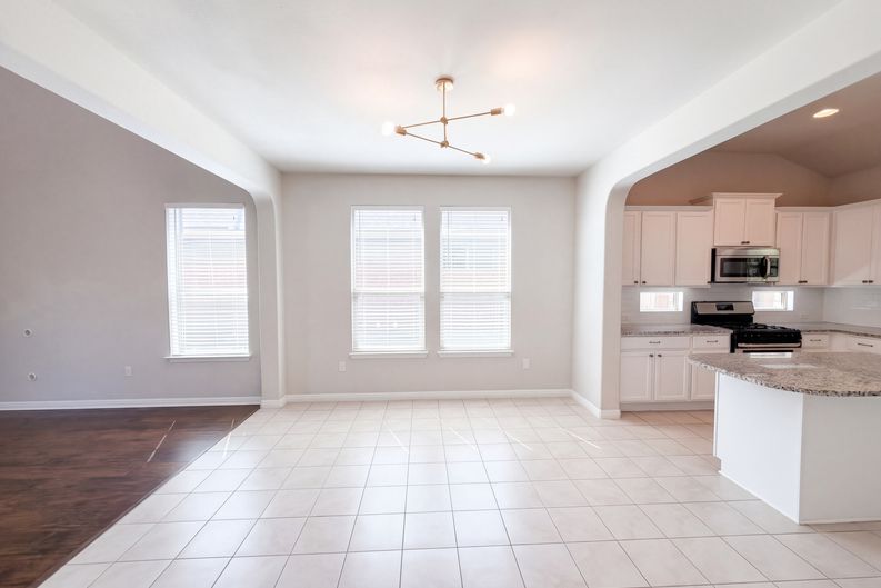 Photo 8 of 26 of 11106 Bruneau Trl, Austin, TX