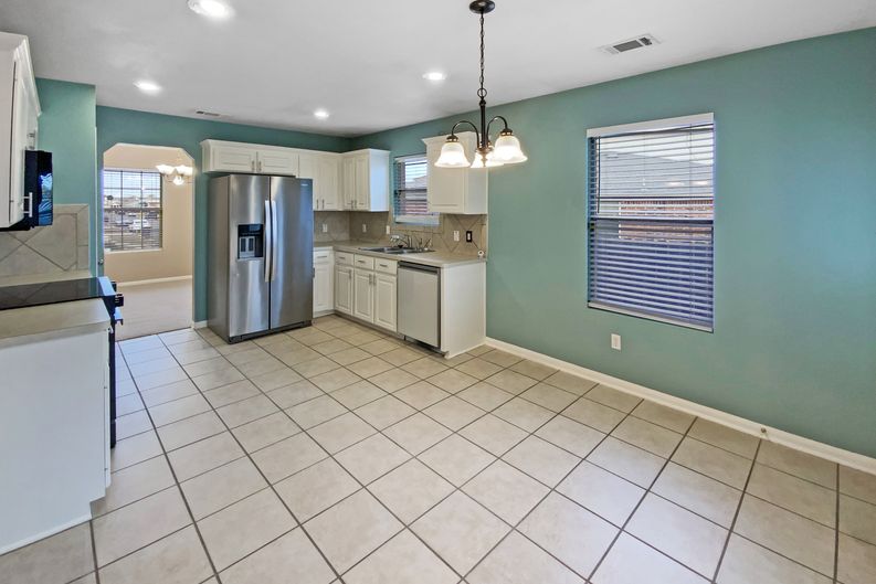 Photo 9 of 16 of 5202 Oster Dr, Killeen, TX