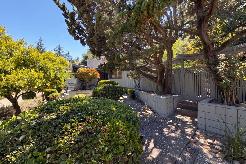 Photo 33 of 36 of 612 Tahos Rd, Orinda, CA