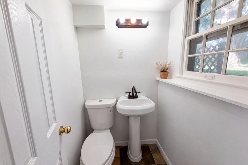 Photo 10 of 20 of 12904 E 54th St, Kansas City, MO