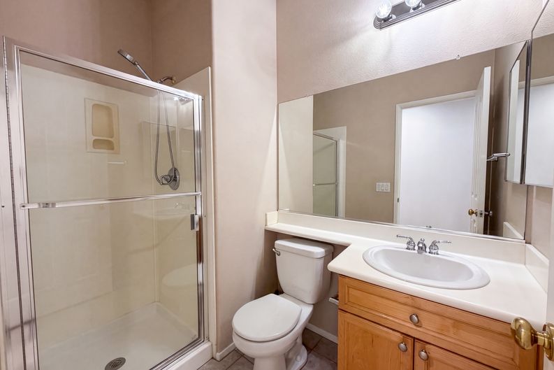 Photo 17 of 30 of 23608 Ashwood Pl, Valencia, CA