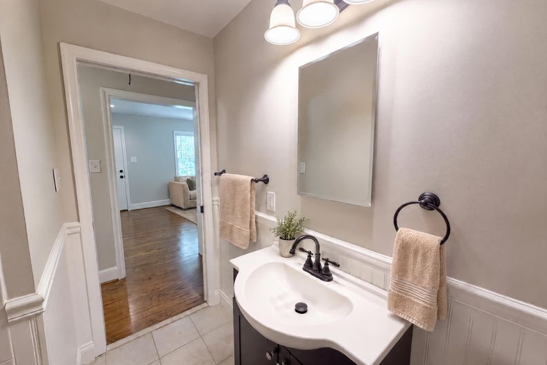 Photo 11 of 17 of 1712 N Roxboro St, Durham, NC