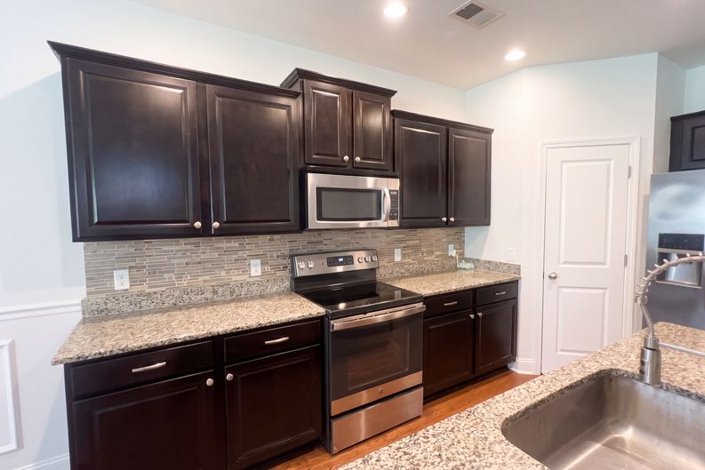 Photo 10 of 42 of 301 Decatur Dr, Summerville, SC
