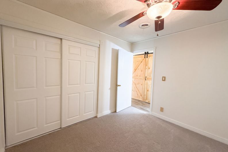 Photo 13 of 21 of 116 Valleyview Dr, Johnstown, OH