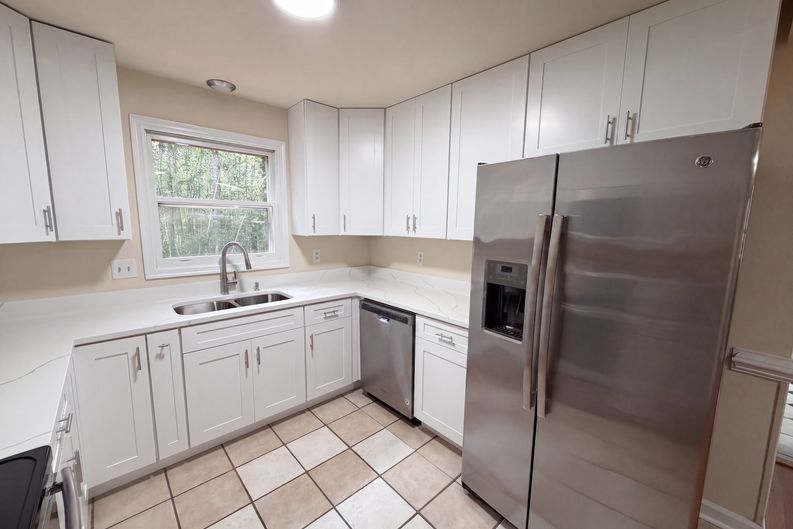 Photo 7 of 16 of 12330 Deerhurst Dr, Midlothian, VA