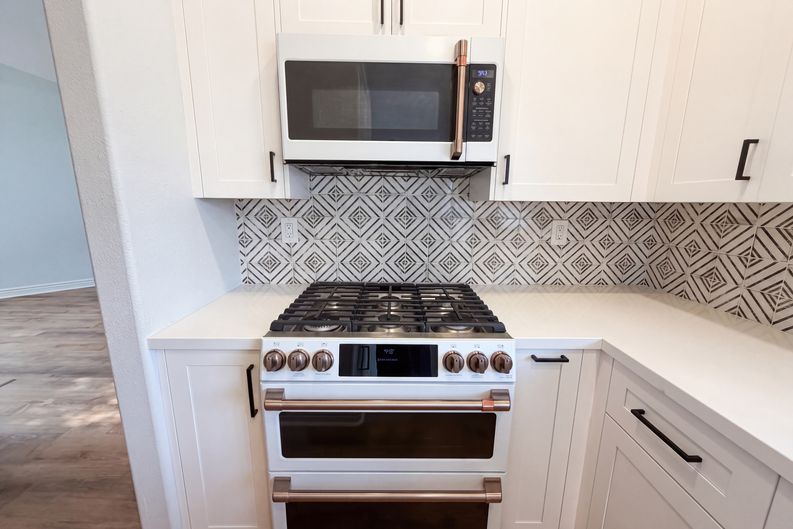 Photo 6 of 21 of 18743 Chapel Ln, Huntington Beach, CA