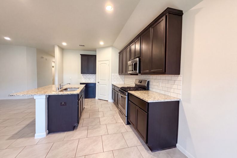 Photo 7 of 16 of 8126 Gambrel Way, Rosharon, TX