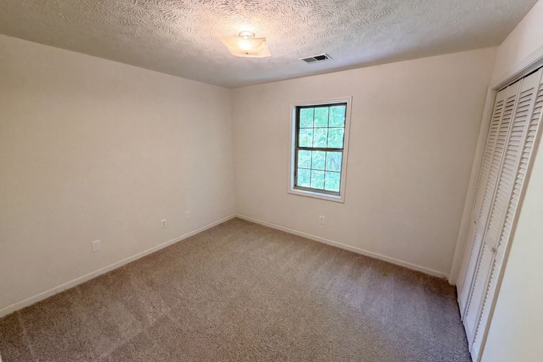 Photo 14 of 23 of 4558 Coopers Creek Pl SE, Smyrna, GA